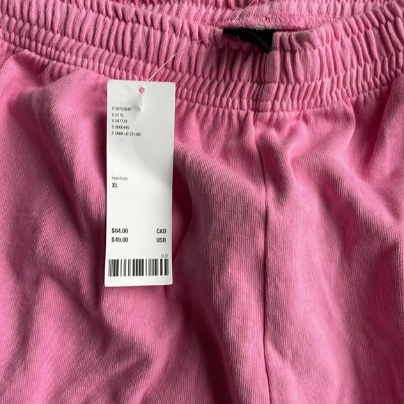 URBAN OUTFITTERS butterfly cuffed joggers 👖 - Picture 2 of 3